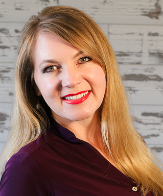 Portrait of Kimberly DeVries, Associate Broker